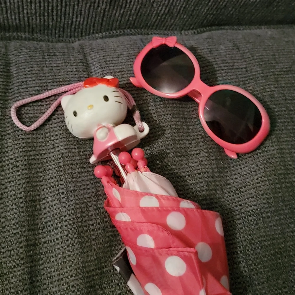Hello Kitty Umbrella and Sunnies 🕶